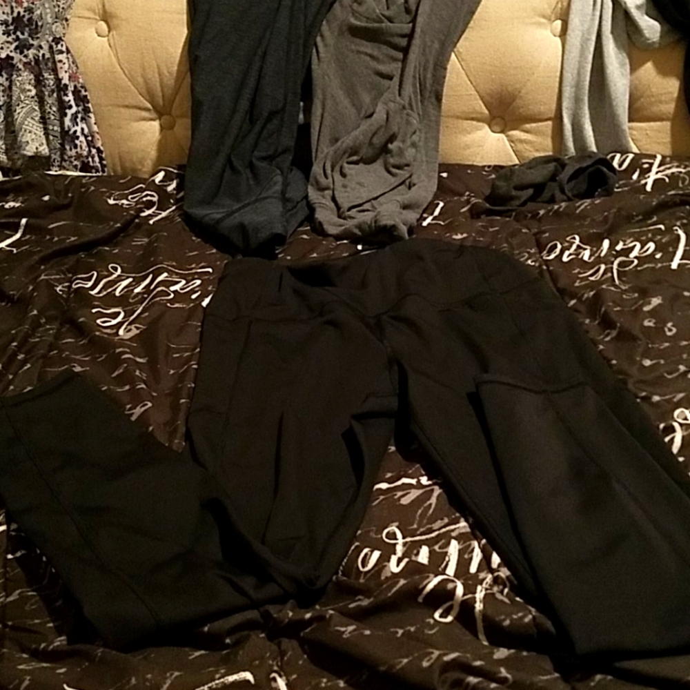 Black athletic leggings
